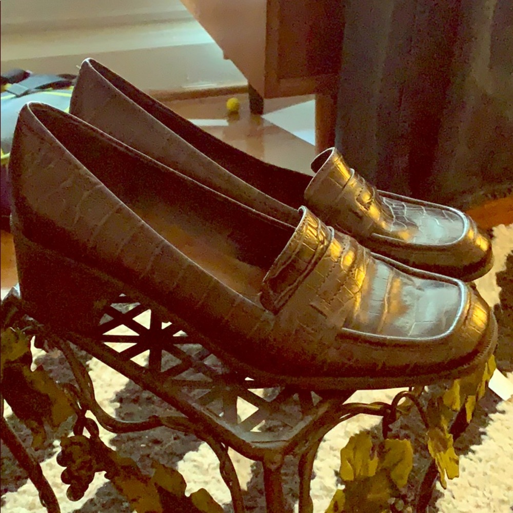 Gently worn dressy leather loafers